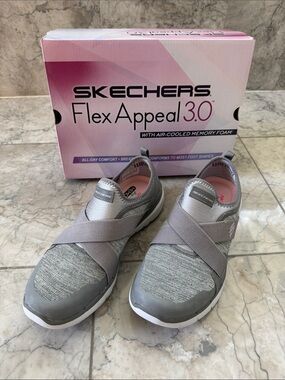 Skechers Finest Hour Flex Appeal 3.0 Slip-On Sneakers NIB Lt Grey Size 9